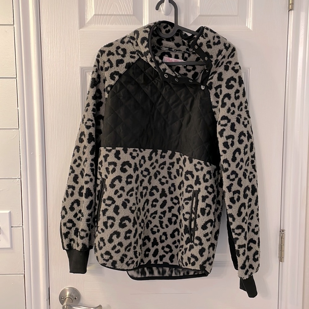 Super cute fleece pullover.
